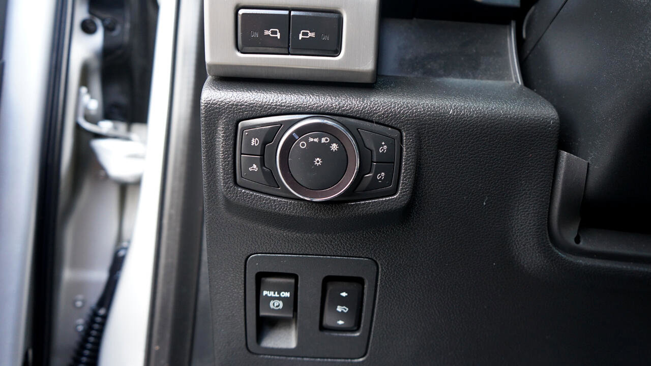 Used 2019 Ford F150 Platinum w/ Equipment Group 701A Luxury image 13