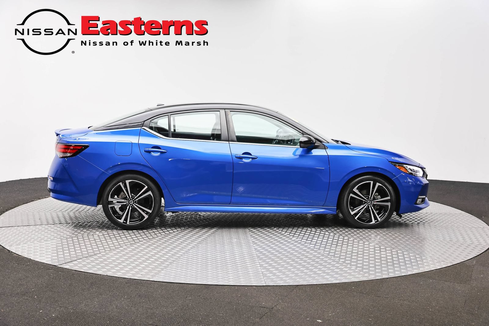 Used 2022 Nissan Sentra SR w/ SR Premium Package FWD image 4