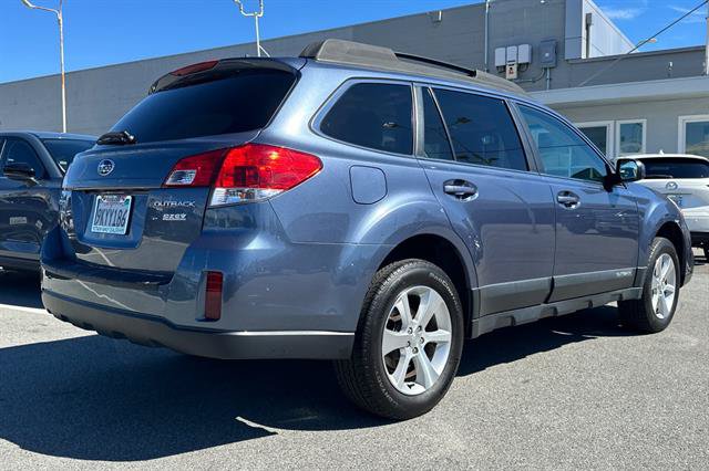 Used 2013 Subaru Outback 2.5i Limited AWD/4WD image 3