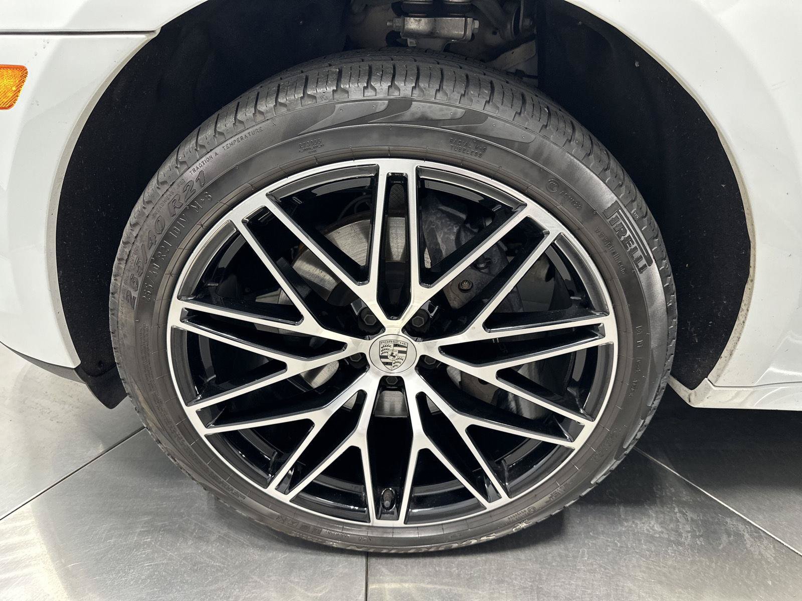 Certified 2023 Porsche Macan AWD/4WD image 11