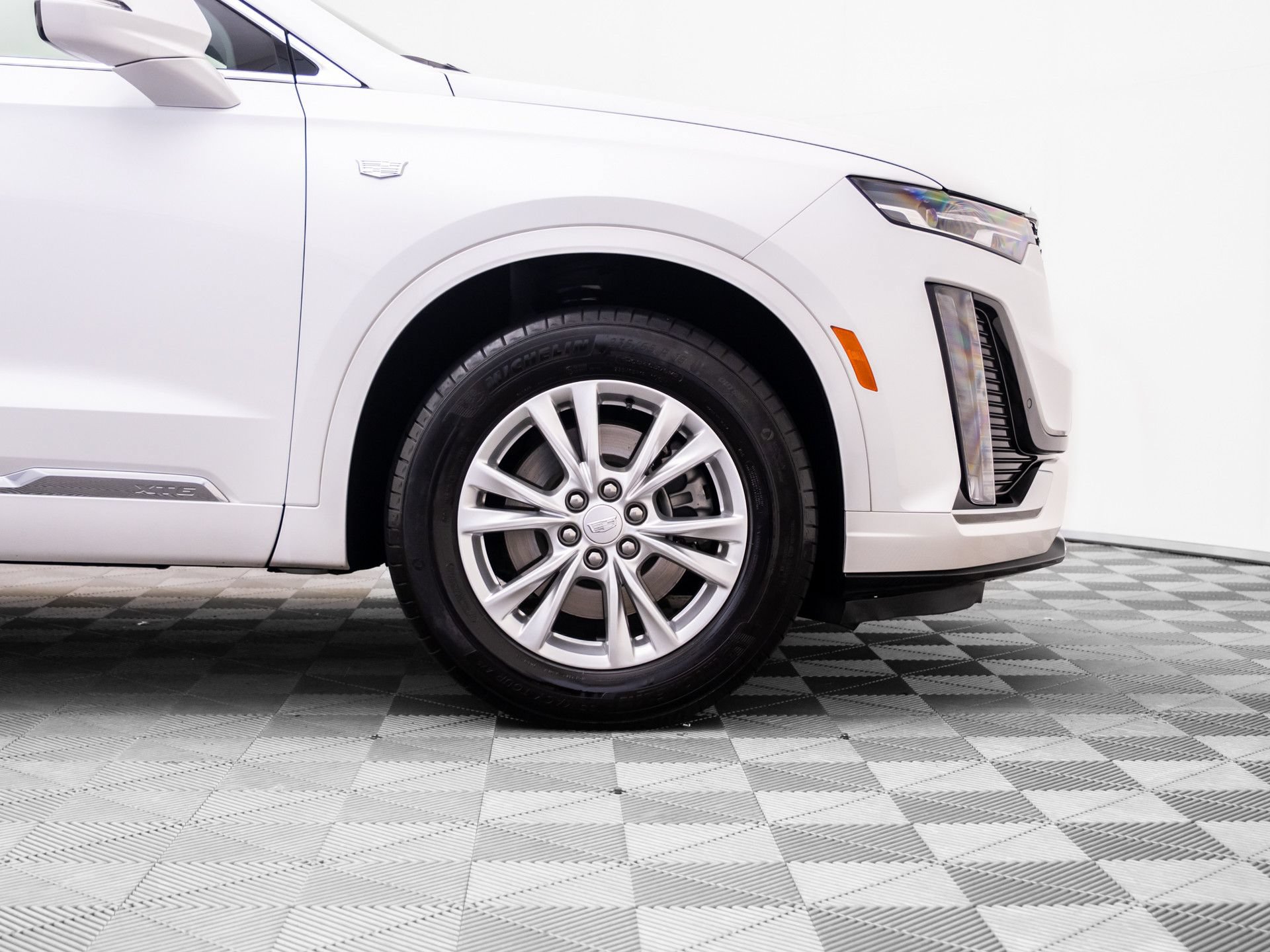 Used 2024 Cadillac XT6 Luxury w/ LPO, Floor Liner Package AWD/4WD image 38