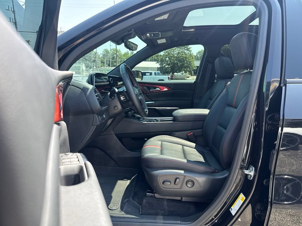 Used 2024 Chevrolet Traverse RS w/ LPO, Floor Liner Package AWD/4WD image 13