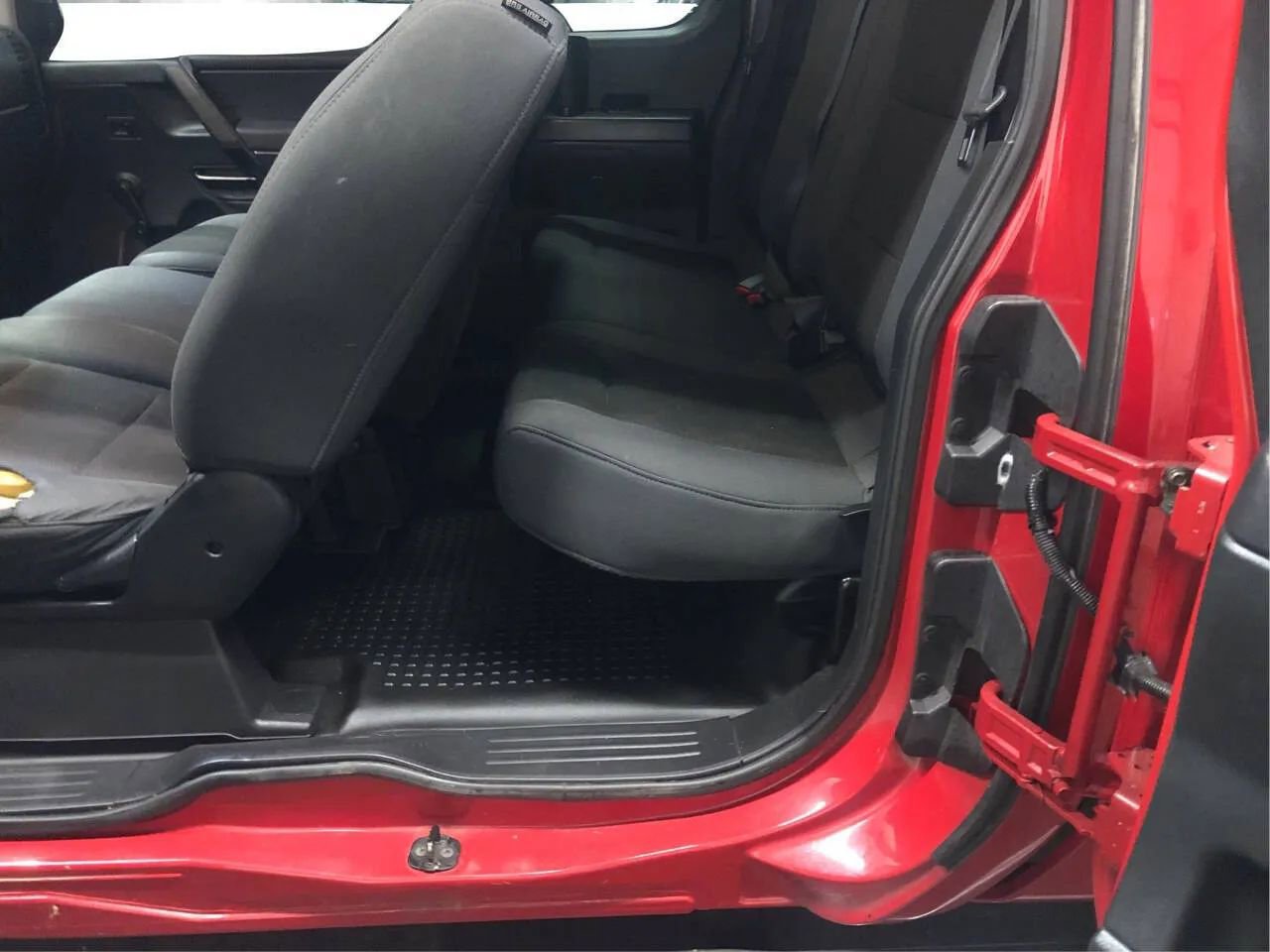 Used 2010 Nissan Titan XE w/ XE Popular Equipment Pkg image 9