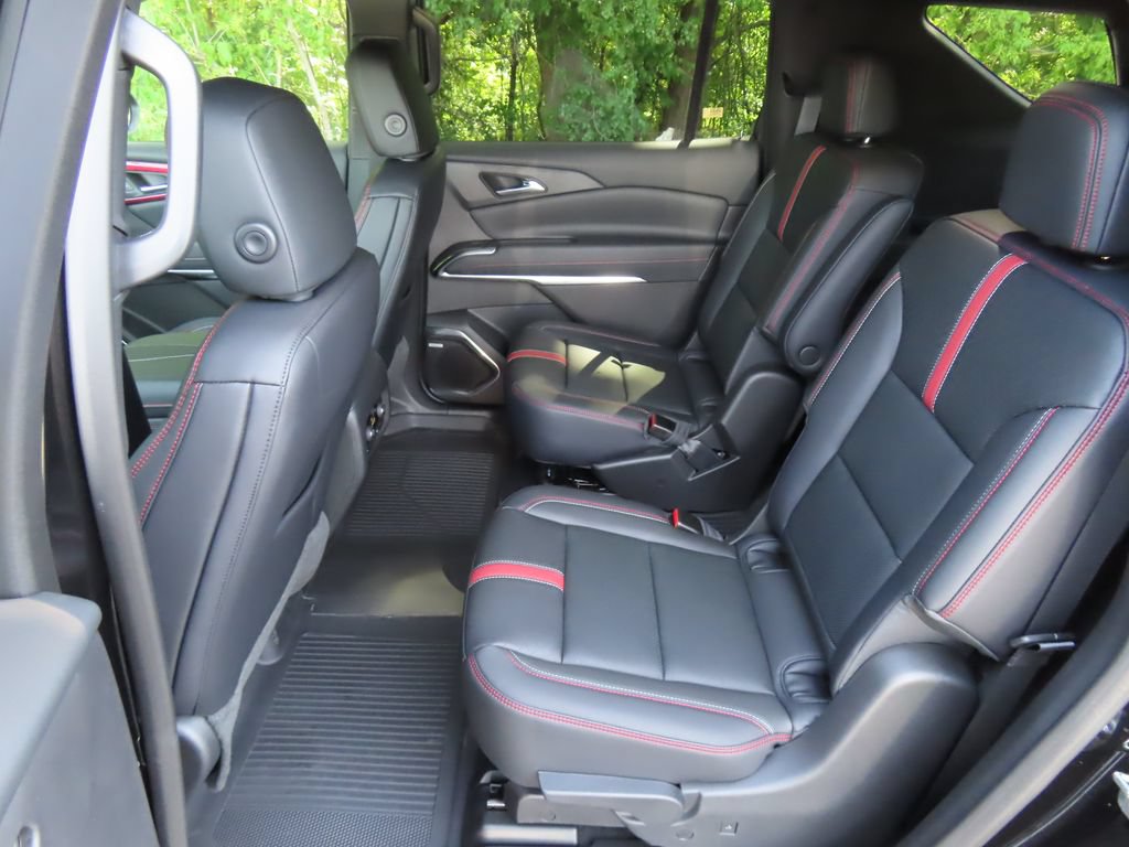 New 2026 Chevrolet Traverse RS w/ LPO, Floor Liner Package AWD/4WD image 27