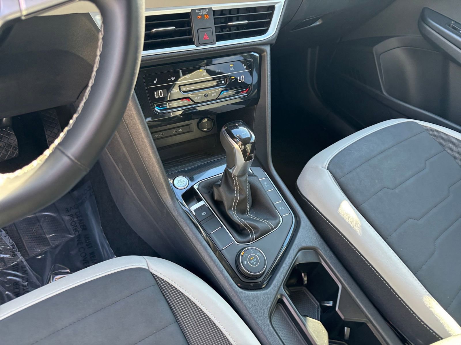 Used 2025 Volkswagen Taos SE image 41