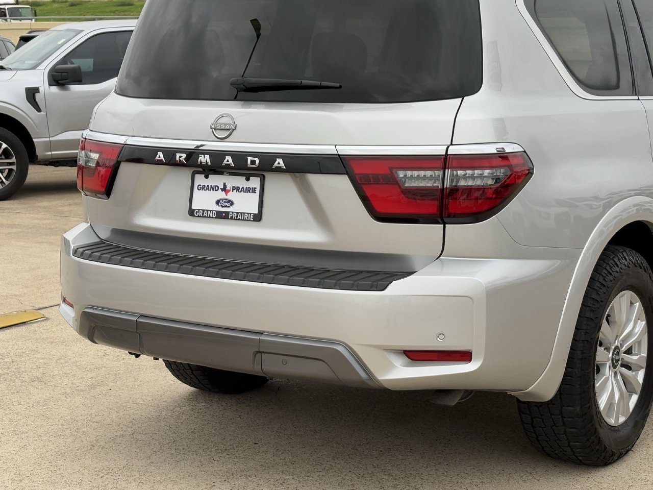 Used 2024 Nissan Armada SV RWD image 8
