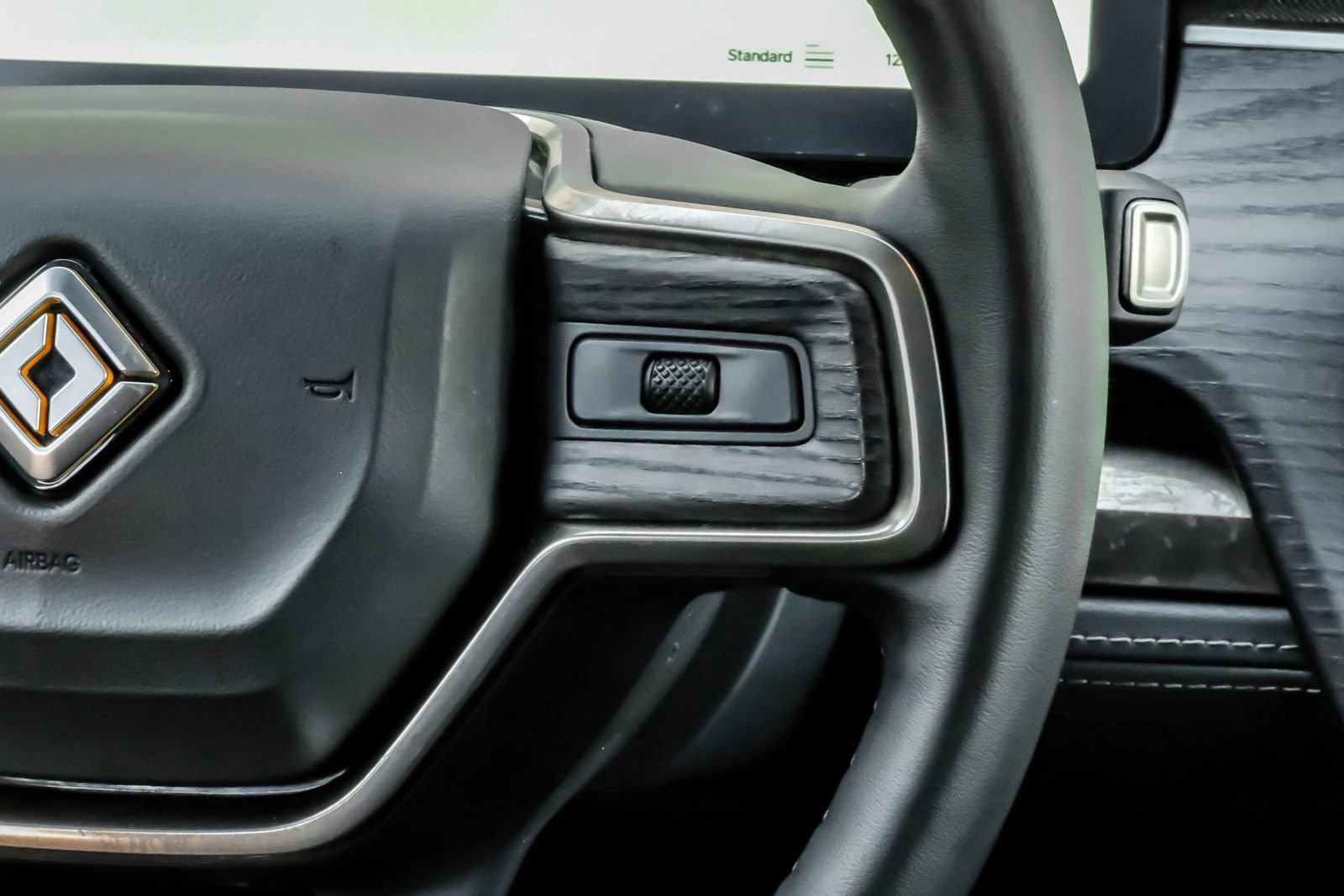 Used 2024 Rivian R1S Adventure AWD/4WD image 28