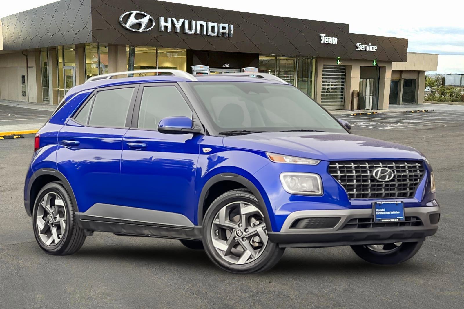 Certified 2025 Hyundai Venue SEL image 2