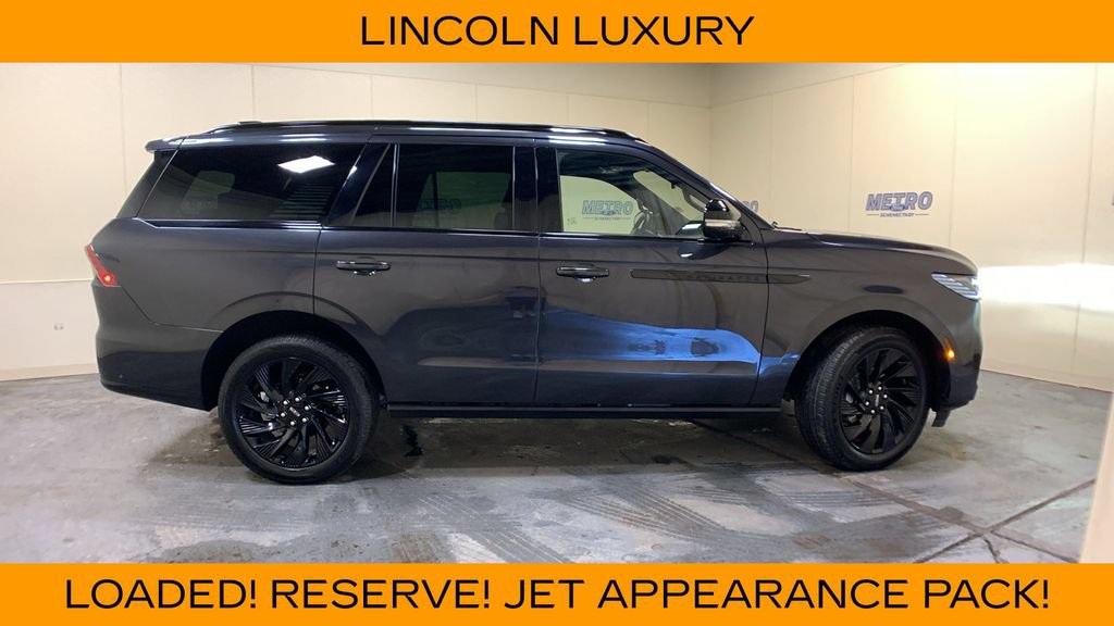Used 2025 Lincoln Navigator Reserve w/ Jet Appearance Package AWD/4WD image 2