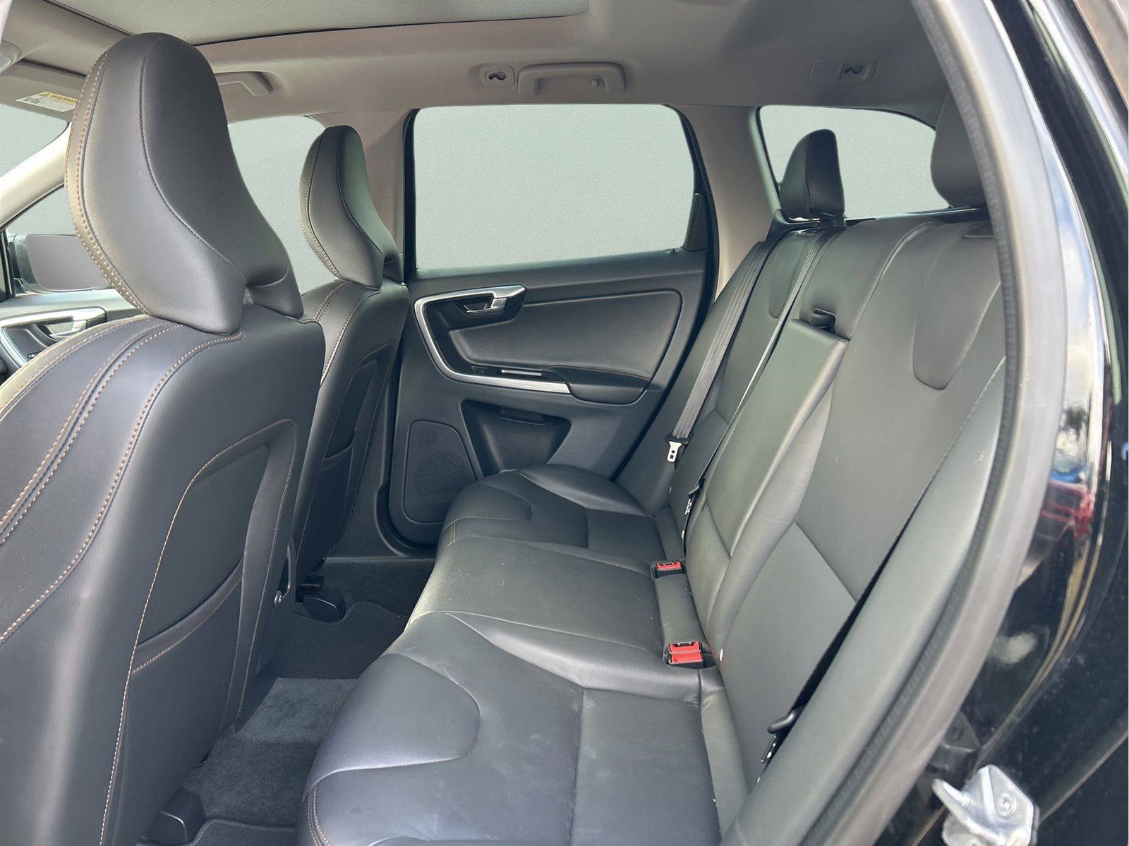 Used 2017 Volvo XC60 T5 Dynamic w/ Preferred Option Package image 28