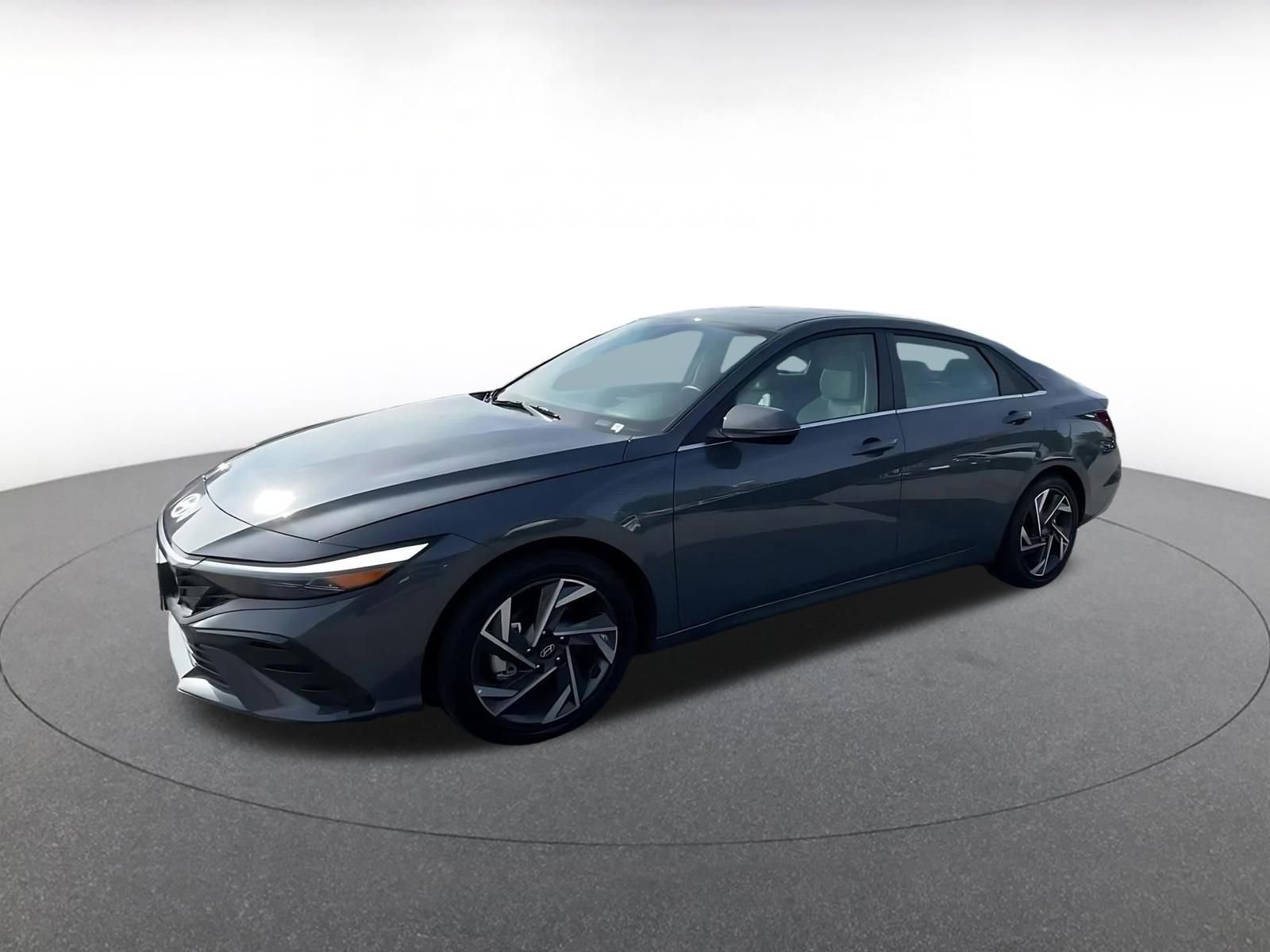 Used 2025 Hyundai Elantra Limited image 8