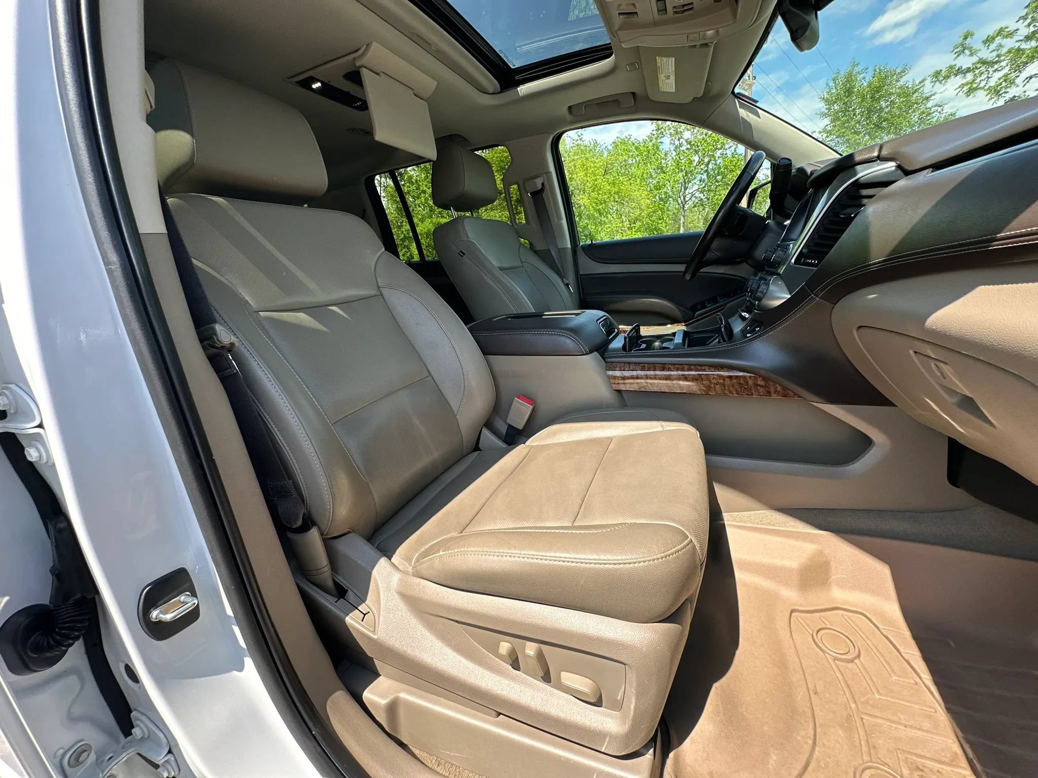 Used 2020 Chevrolet Suburban Premier AWD/4WD image 15
