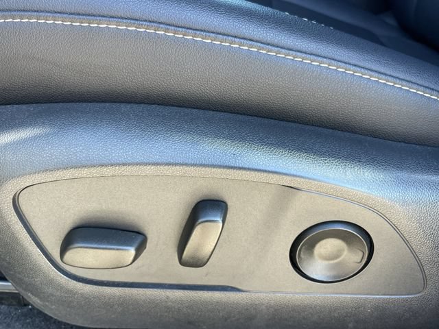 Used 2025 Chevrolet Traverse LT FWD image 24