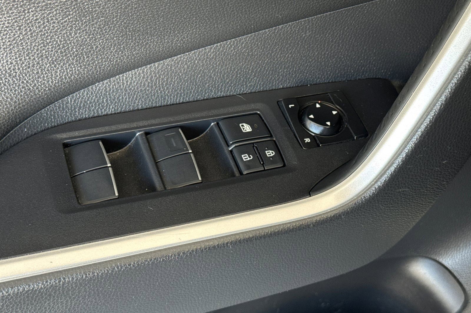 Certified 2019 Toyota RAV4 Limited w/ Advanced Technology Package FWD image 14