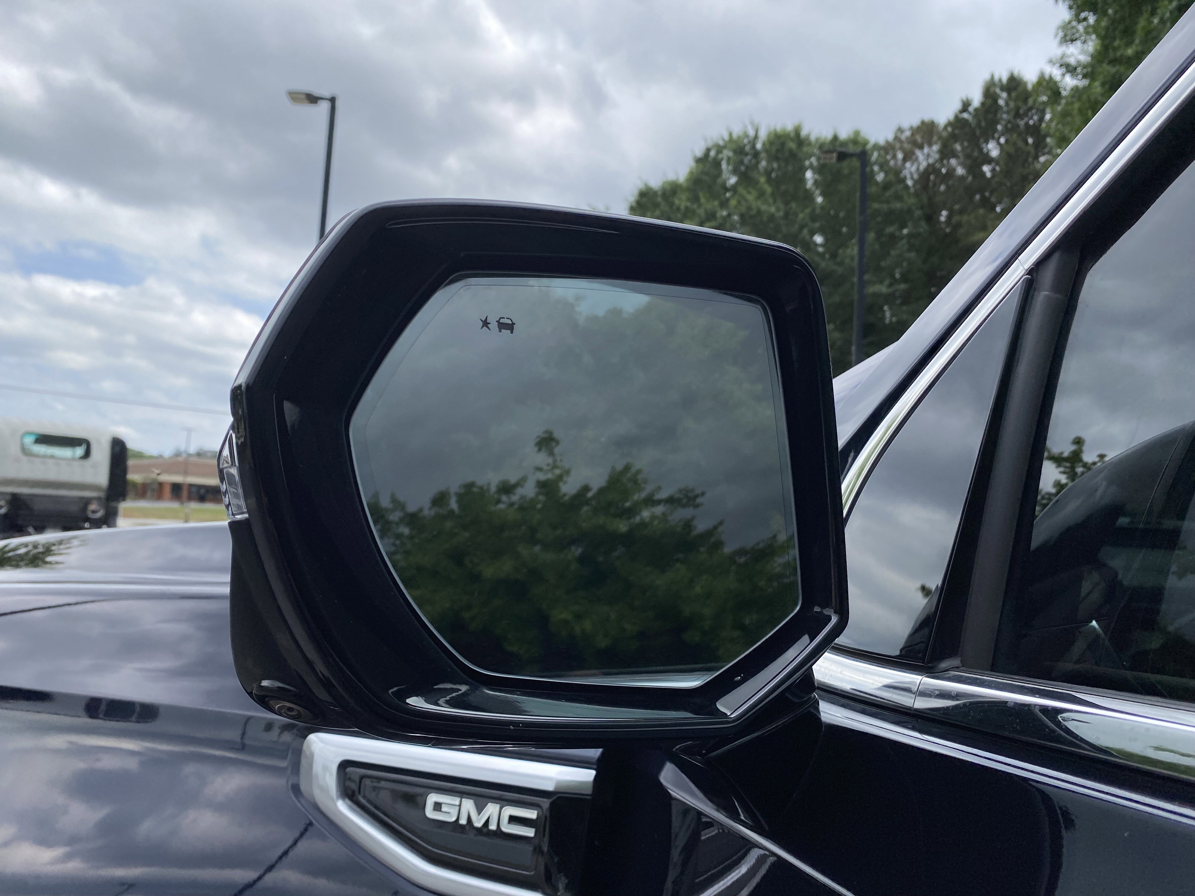 Used 2023 GMC Yukon Denali RWD image 42