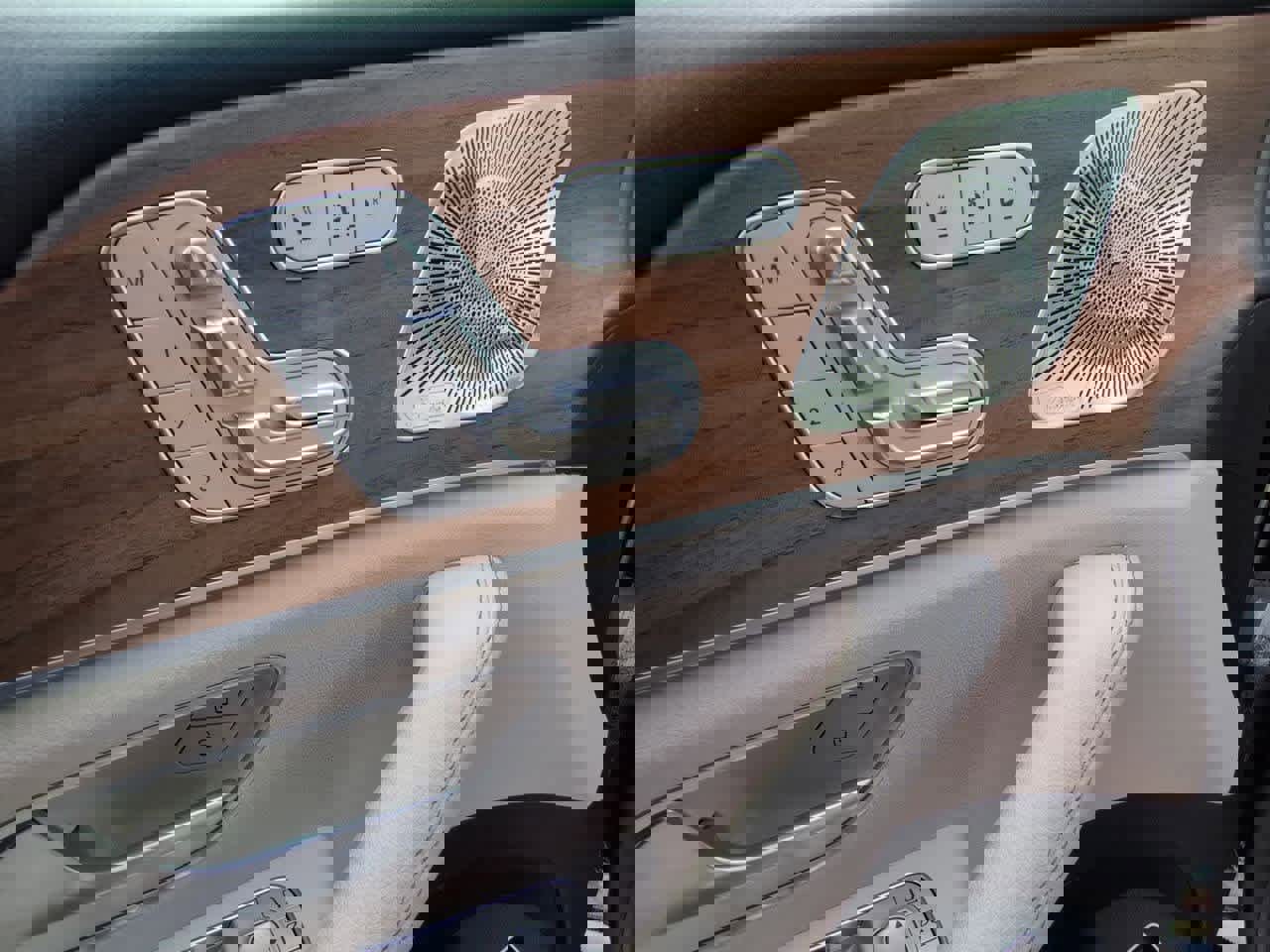 Used 2024 Mercedes-Benz GLE 350 4MATIC image 17