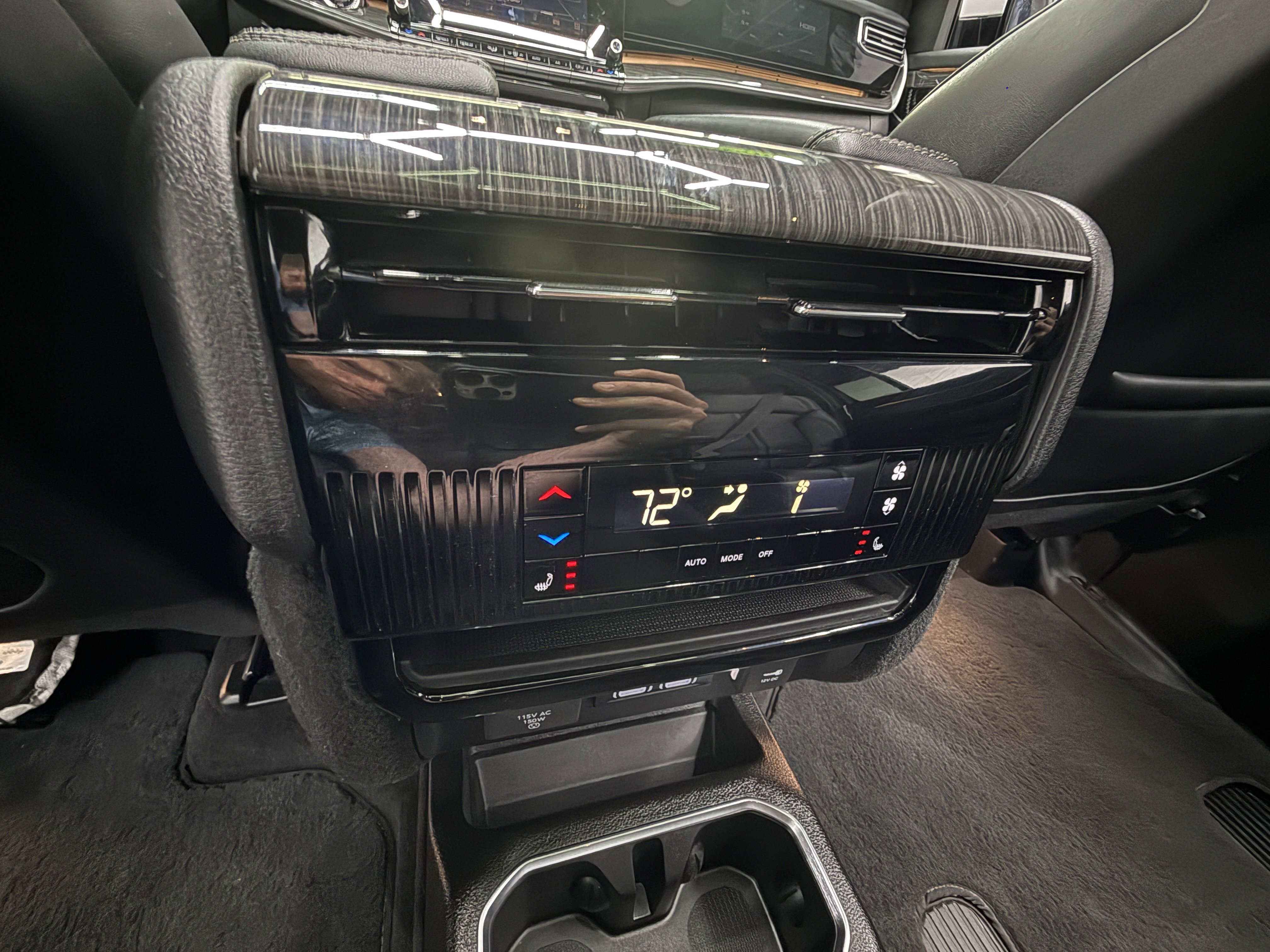 Used 2022 Jeep Wagoneer Series III w/ Premium Group I image 27