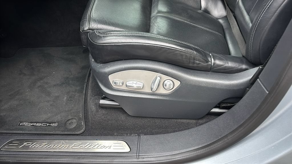 Used 2017 Porsche Cayenne Platinum Edition AWD/4WD image 27