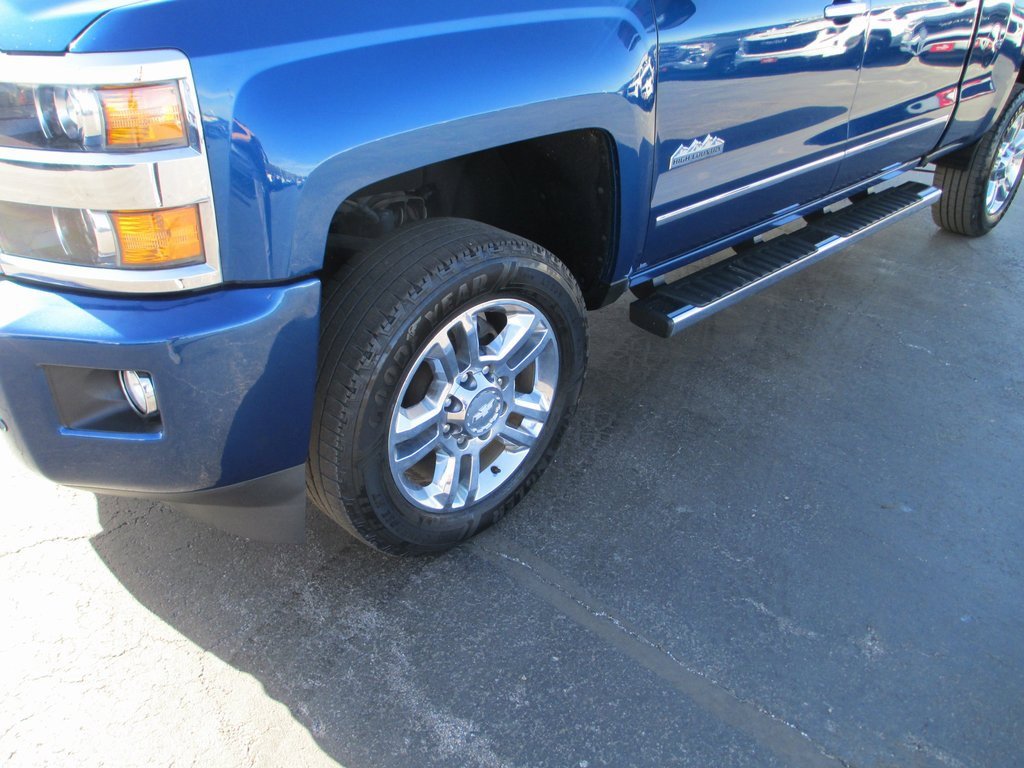 Used 2019 Chevrolet Silverado 2500 High Country w/ Duramax Plus Package image 13