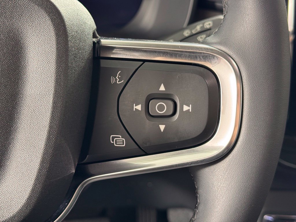 Certified 2024 Volvo XC40 B5 Plus w/ Protection Package Premier AWD/4WD image 31