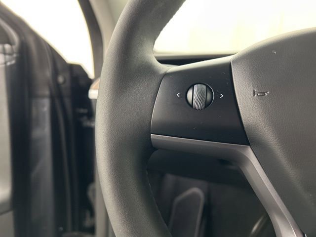 Used 2024 Tesla Model Y Long Range image 9