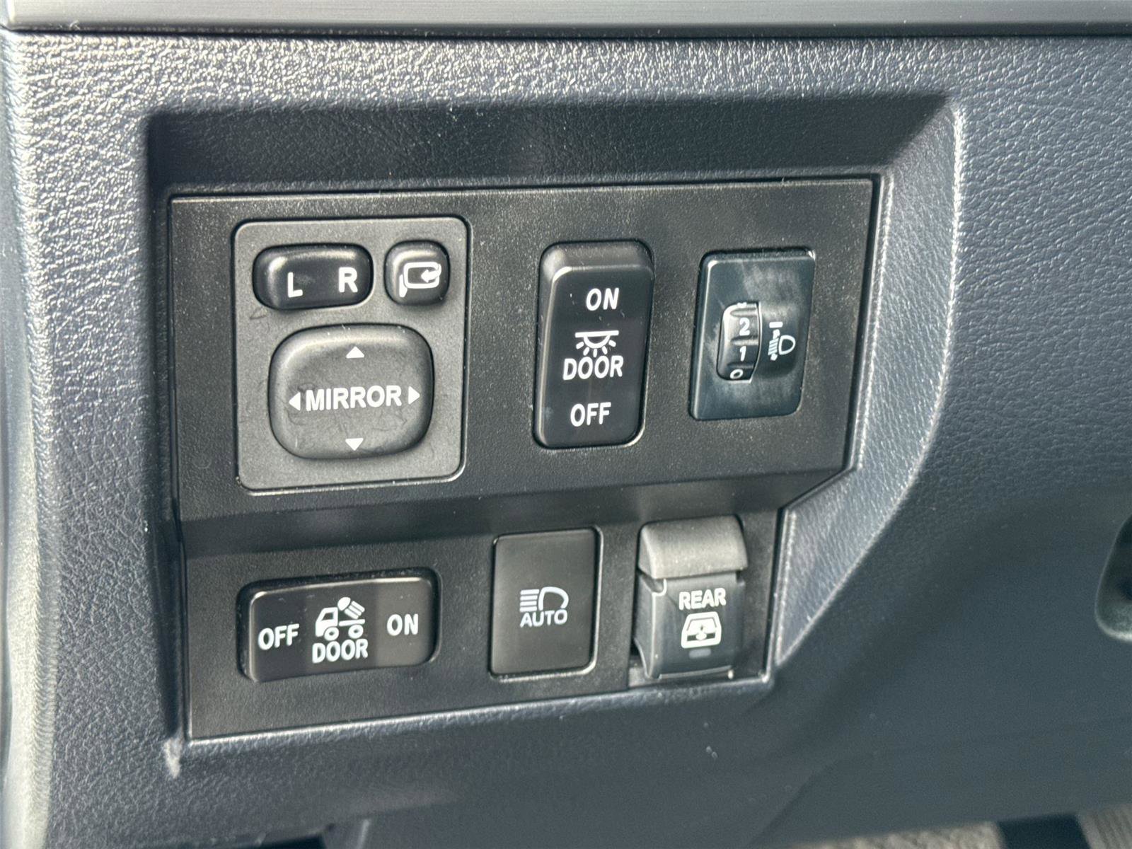 Used 2020 Toyota Tundra Platinum image 28