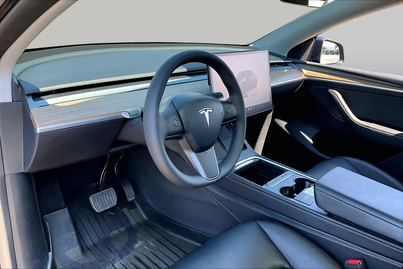 Used 2023 Tesla Model Y Long Range AWD/4WD image 17