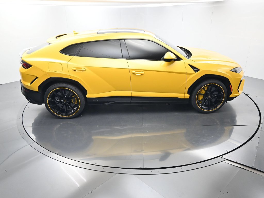 Used 2025 Lamborghini Urus SE AWD/4WD image 39