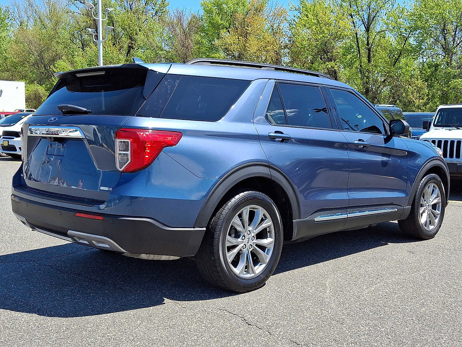 Used 2020 Ford Explorer XLT w/ Equipment Group 202A AWD/4WD image 6