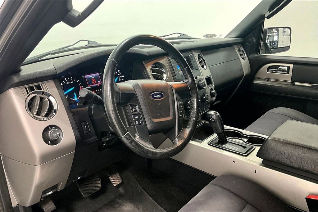 Used 2015 Ford Expedition XLT RWD image 12