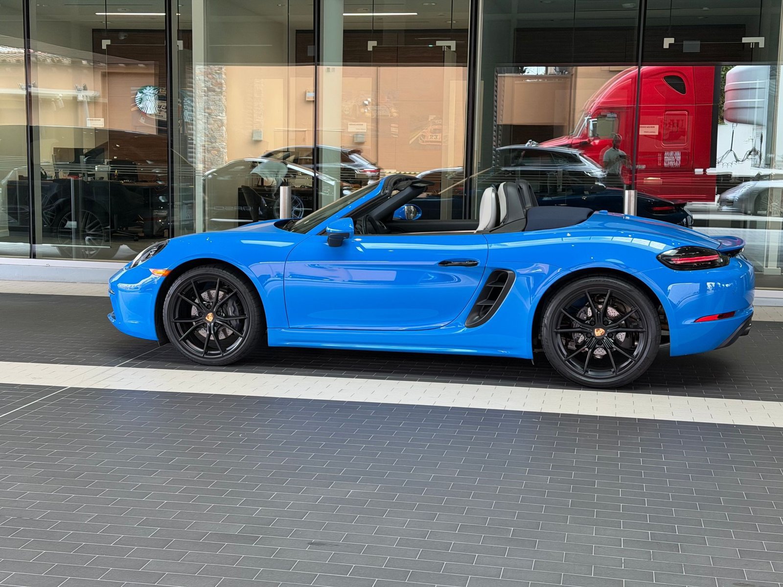 Certified 2024 Porsche 718 Boxster RWD image 8