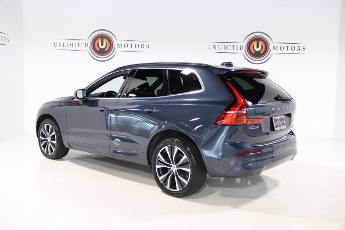 Used 2022 Volvo XC60 B5 Momentum w/ Advanced Package AWD/4WD image 3