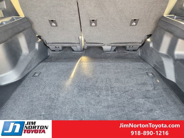 Used 2025 Toyota 4Runner SR5 AWD/4WD image 32