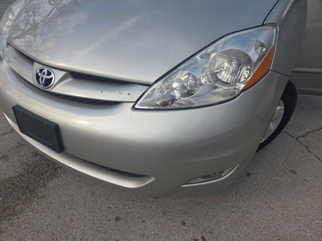 Used 2007 Toyota Sienna XLE image 12