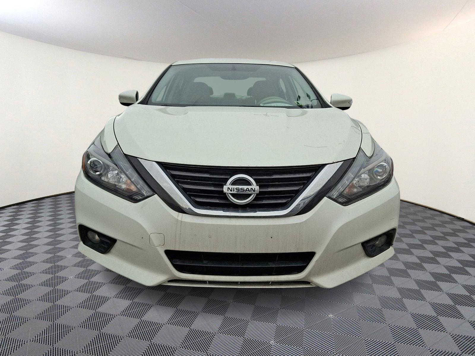 Used 2016 Nissan Altima 2.5 SL w/ 2.5 Technology w/LED Package FWD image 2