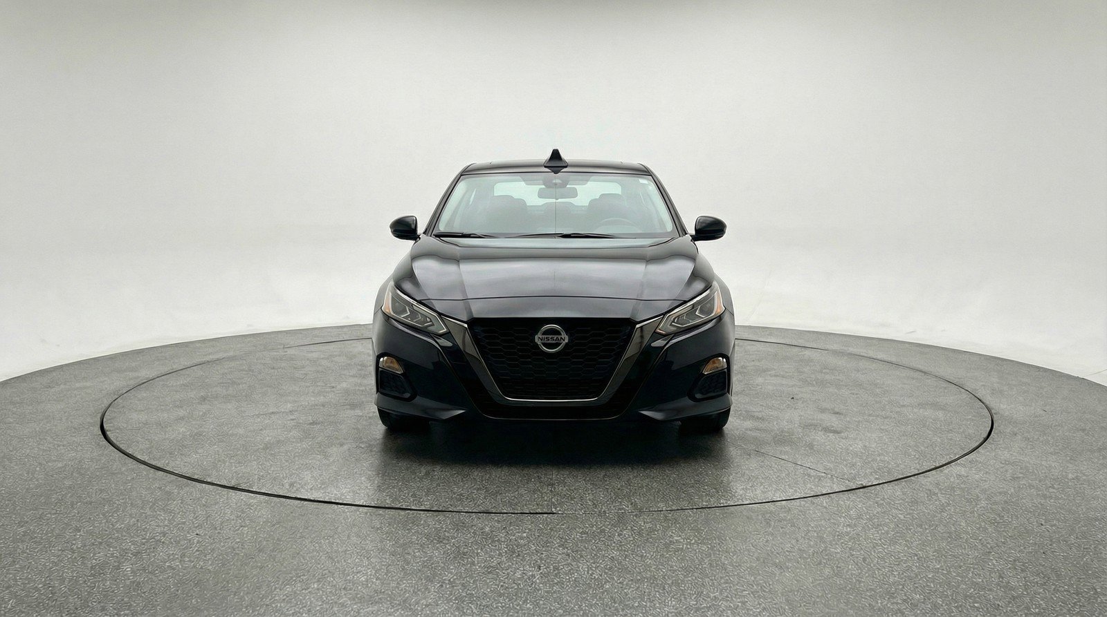 Used 2025 Nissan Altima 2.5 SV FWD image 2