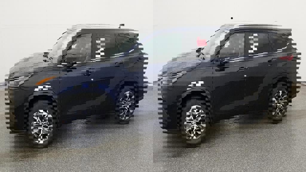 New 2026 Toyota Highlander XLE image 2