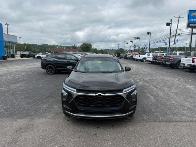 Used 2025 Chevrolet Trax LT w/ Driver Confidence Package FWD image 2