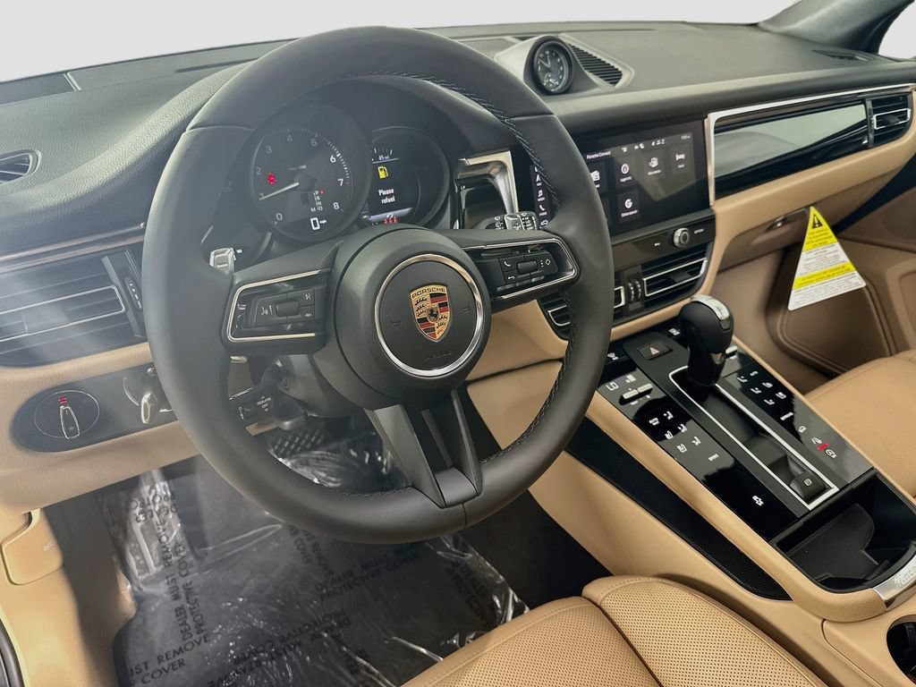 Certified 2026 Porsche Macan AWD/4WD image 25
