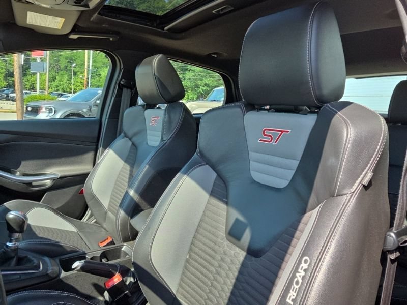 Used 2017 Ford Focus ST w/ Equipment Group 401A FWD image 10