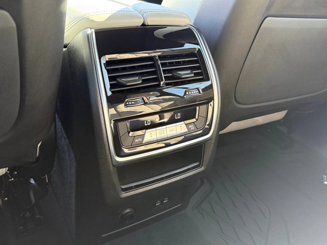 Certified 2025 BMW X7 xDrive40i w/ M Sport Package AWD/4WD image 19