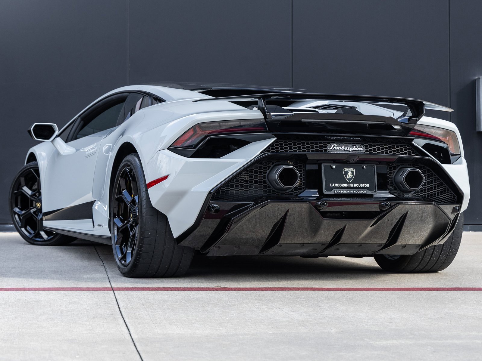 Used 2023 Lamborghini Huracan Tecnica image 6