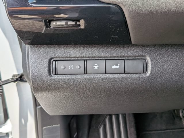 Used 2026 Nissan Pathfinder SV w/ SV Premium Package FWD image 20
