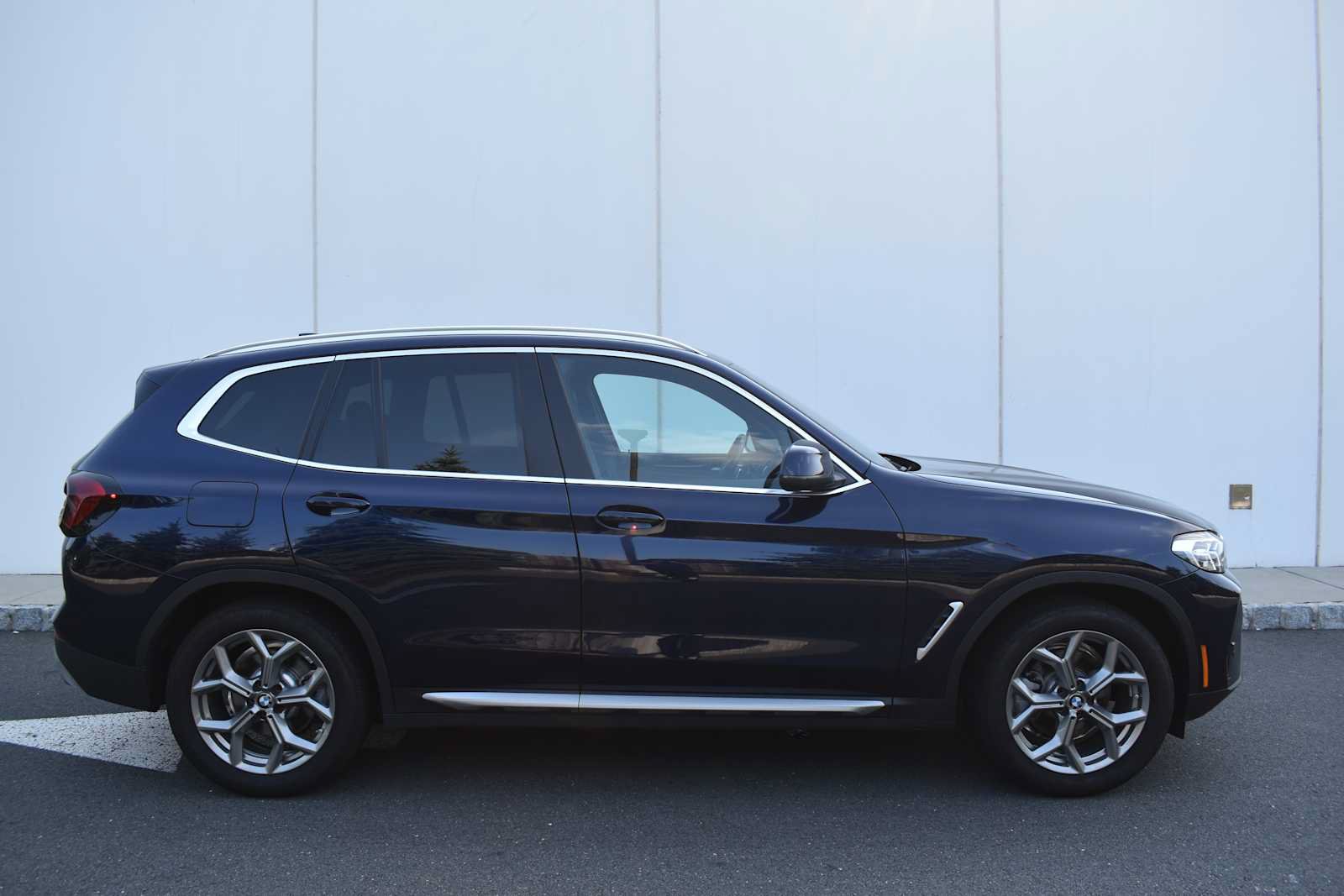 Used 2023 BMW X3 xDrive30i w/ Premium Package AWD/4WD image 4