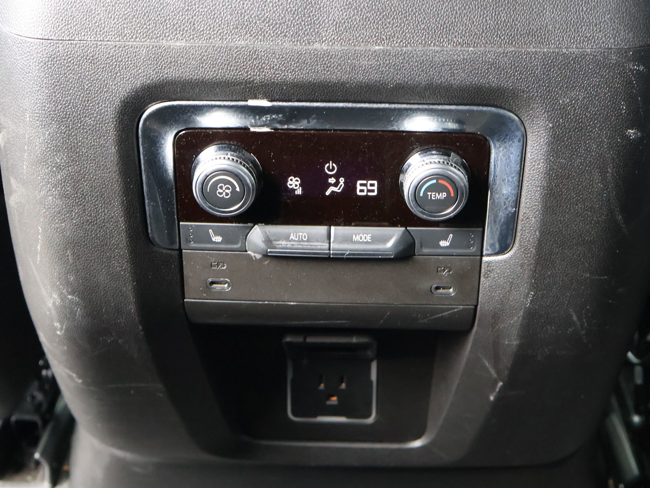 Used 2025 GMC Yukon XL Denali image 21
