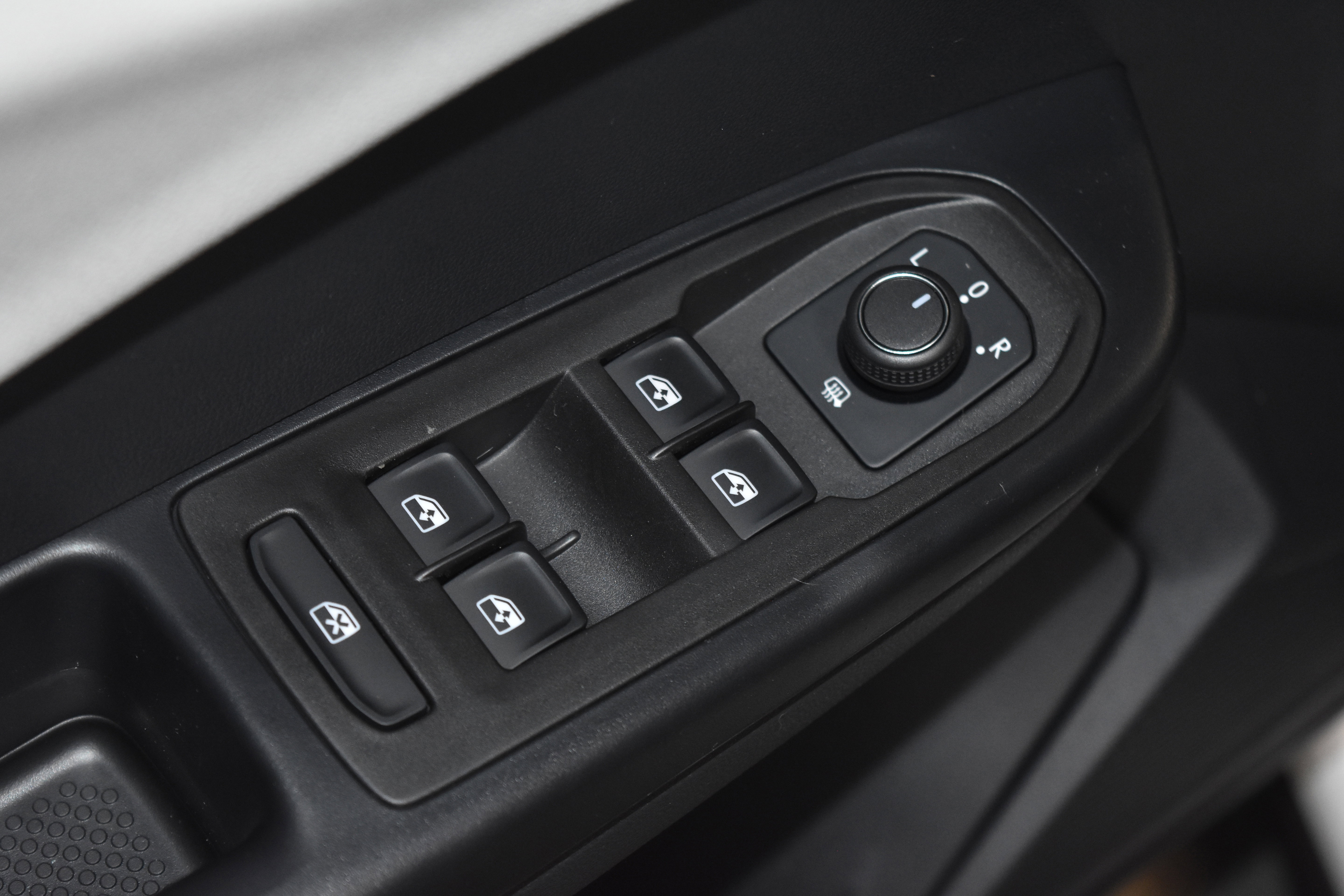 New 2025 Volkswagen Taos S image 4