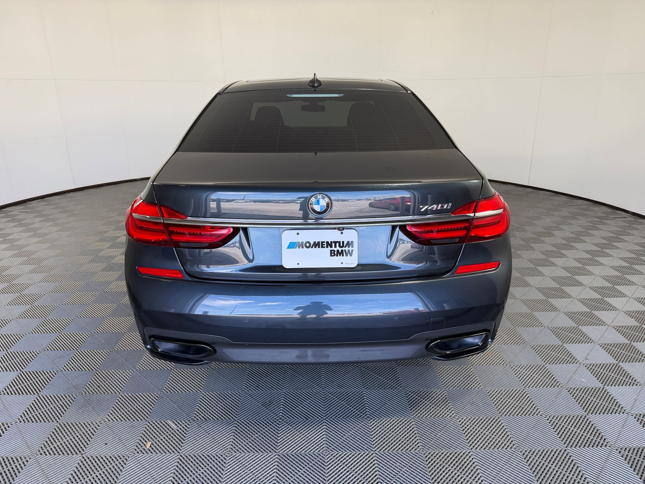 Used 2019 BMW 740i w/ Executive Package RWD image 10