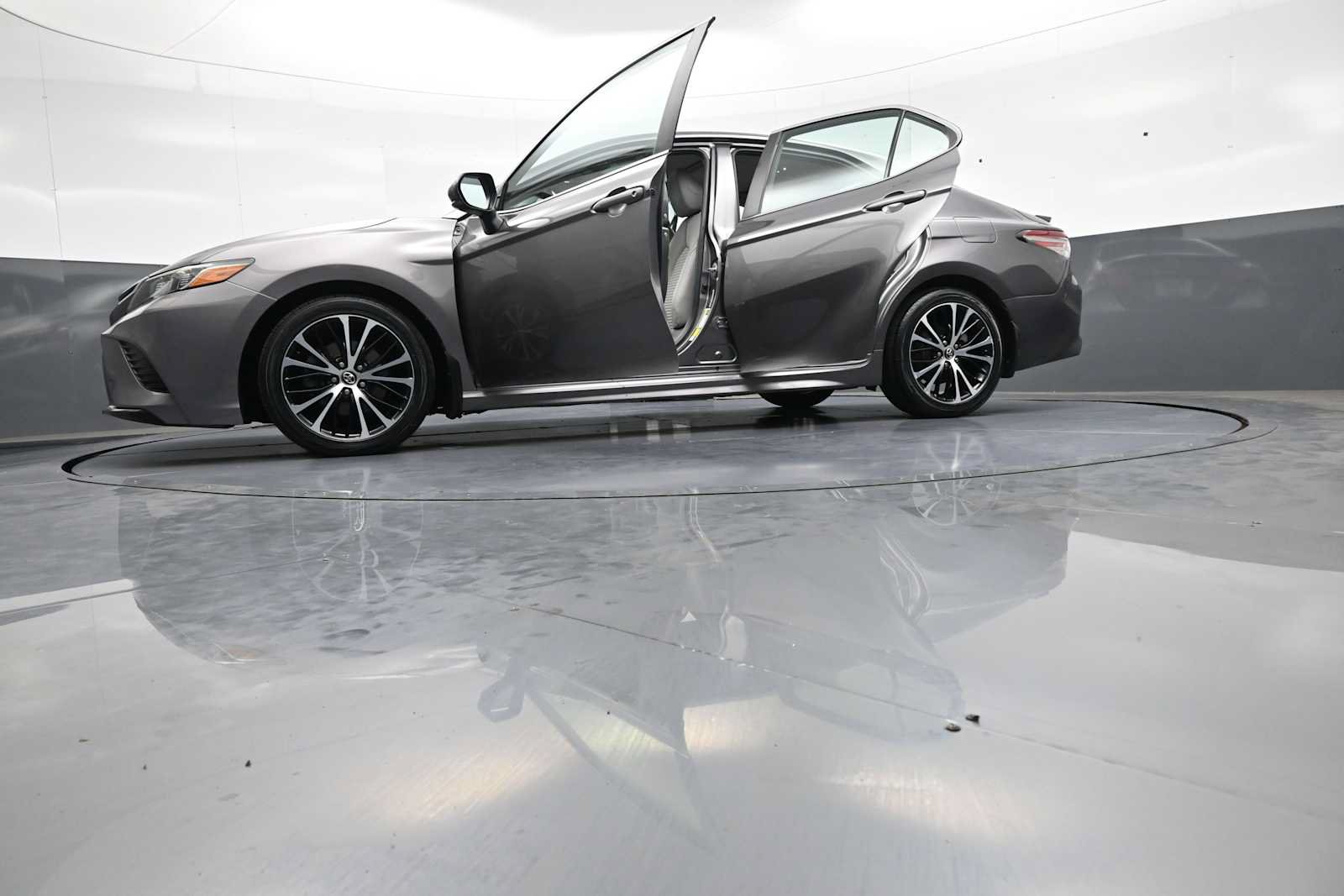 Used 2020 Toyota Camry SE w/ Convenience Package FWD image 51