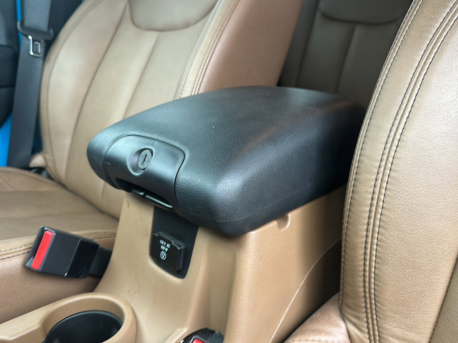 Used 2018 Jeep Wrangler Unlimited Sahara w/ Connectivity Group AWD/4WD image 25