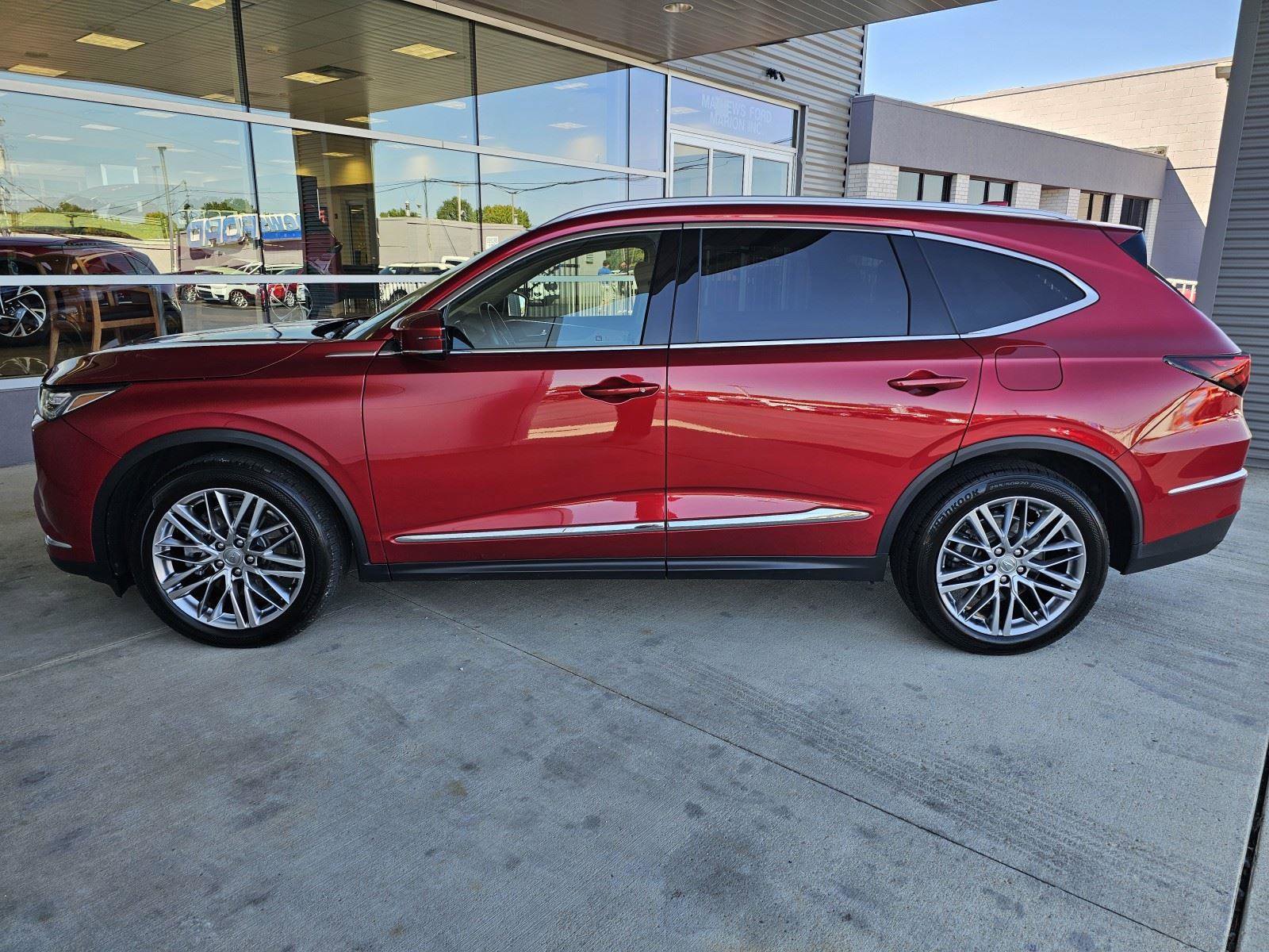 Used 2023 Acura MDX SH-AWD w/ Advance Package image 2